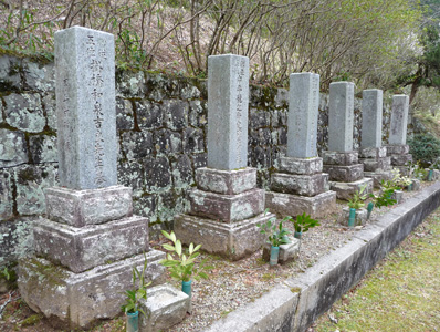六志士の墓